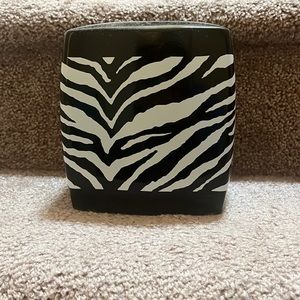 Black and white zebra tissue box holder